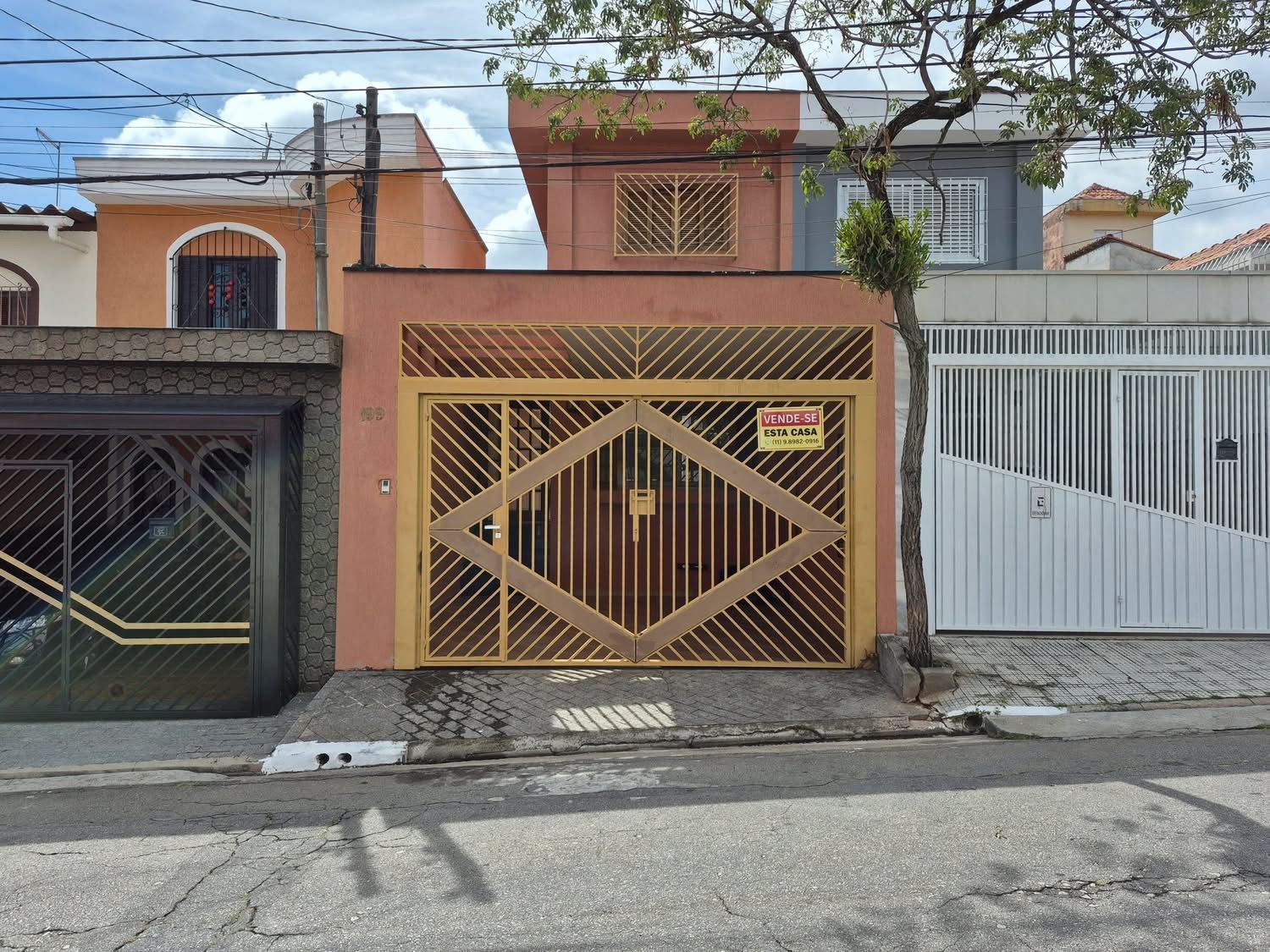Casa Ampla com 3 Quartos e 2 Vagas