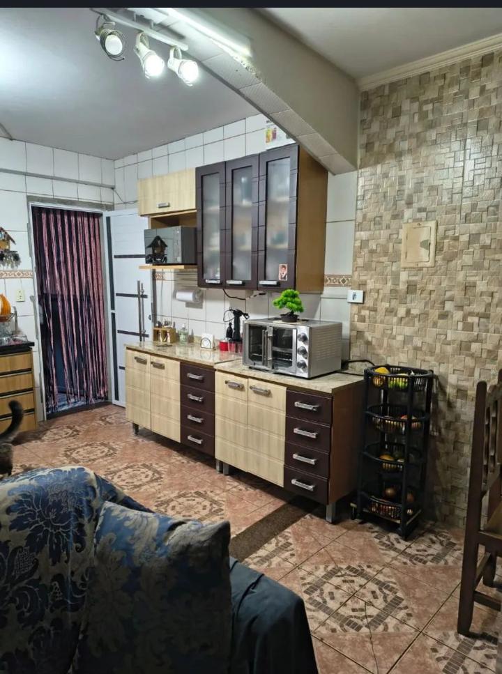 Casa com 2 Dorms e Garagem para 6 Carros