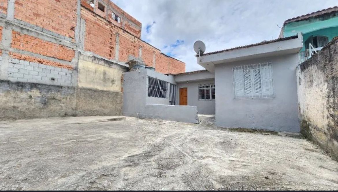 Casa com 3 Dorms e Terreno Amplo na Zona Sul