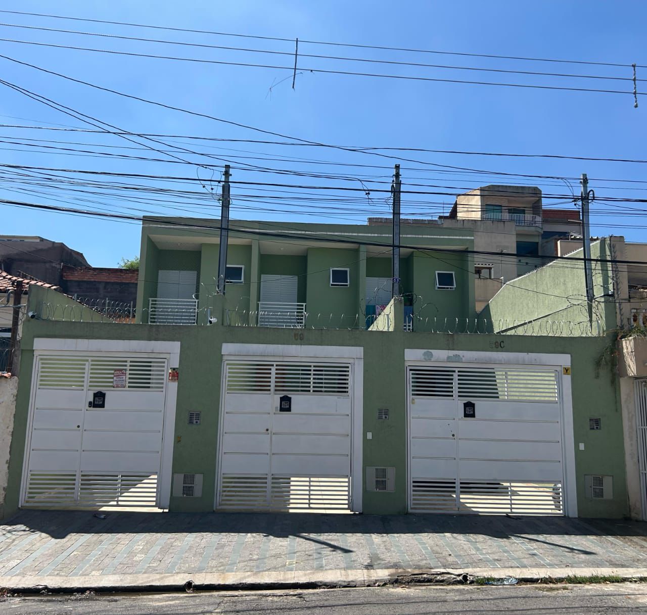 Sobrado com 3 Dorms (Suíte) e Quintal
