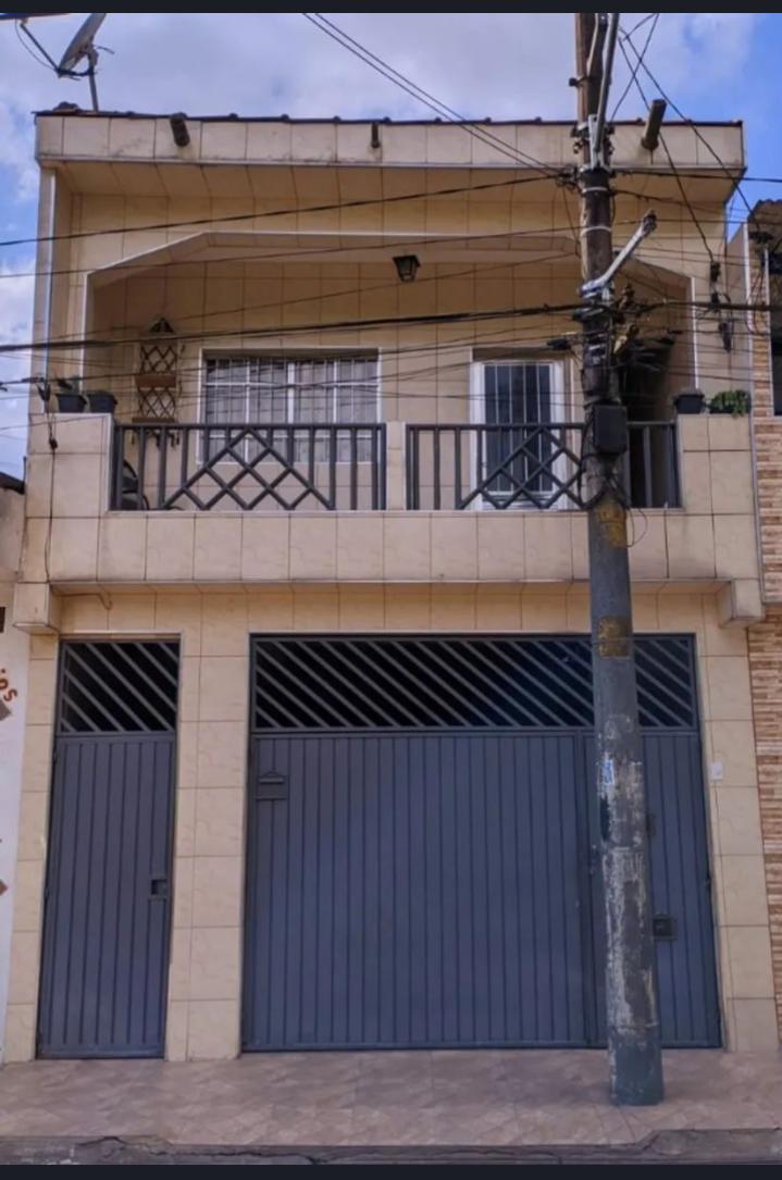 Sobrado com 2 Dorms e Vaga na Zona Leste