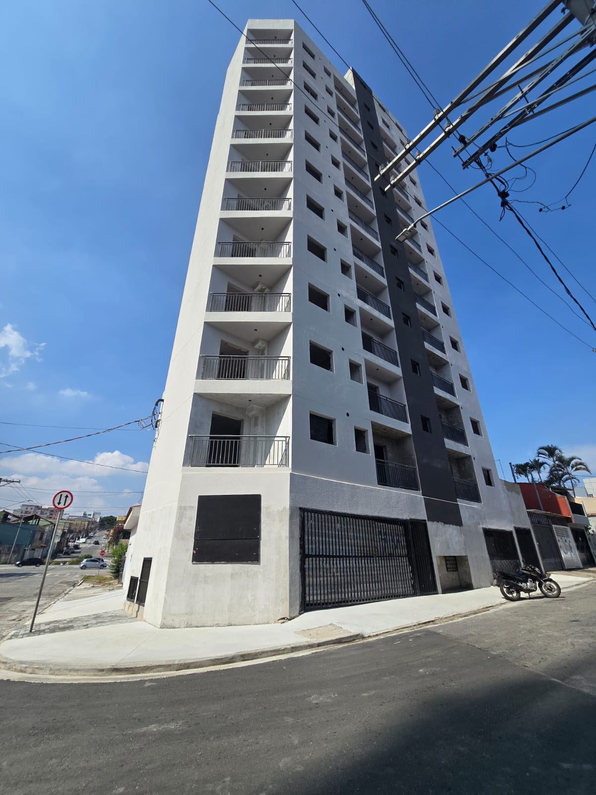 Apartamentos com Sacada a 200m do Metrô Artur Alvim